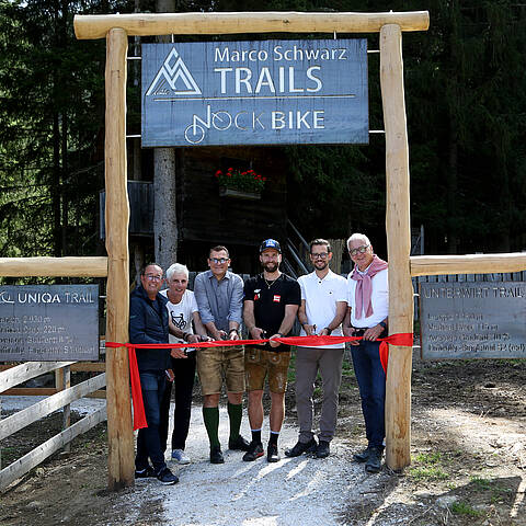 Ribbon Cutting bei der Eröffnung der Marco Schwarz Trails in Bad Kleinkirchheim