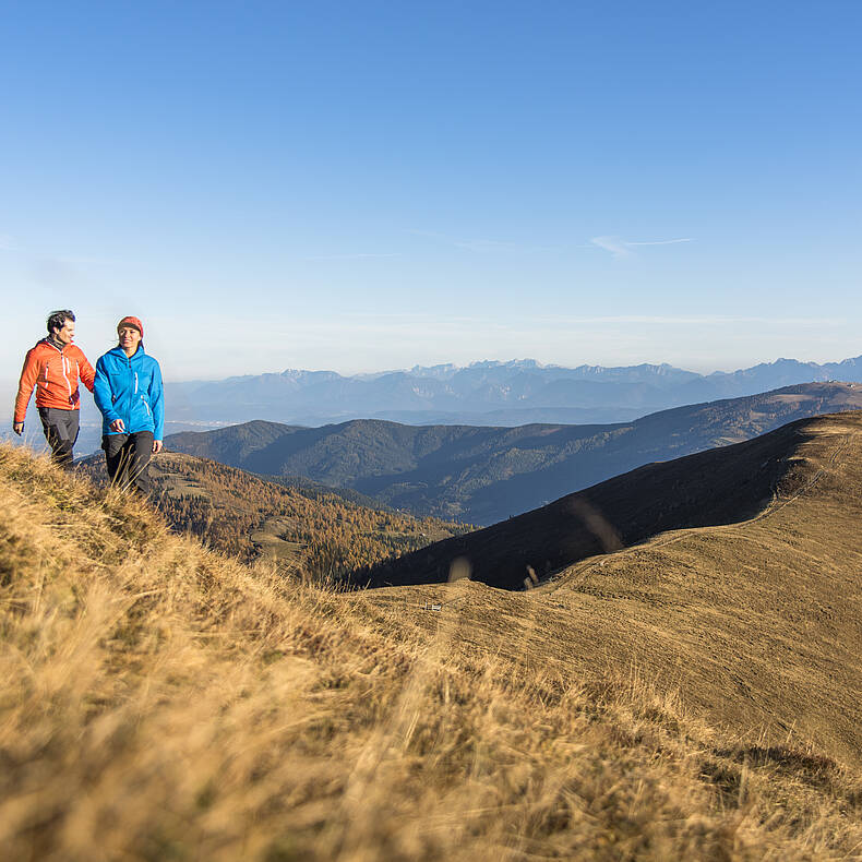 Eine atemberaubende Aussicht von den Gipfeln der Nockberge, mit dem Millstätter See im Hintergrund © Franz Gerdl_MBN Tourismus
