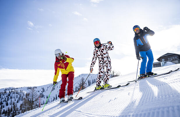 Skifahren lernen für Erwachsene – Nockberge Kärnten Erwachsene in Skikurs fahren erste Abfahrt im Skigebiet Bad Kleinkirchheim