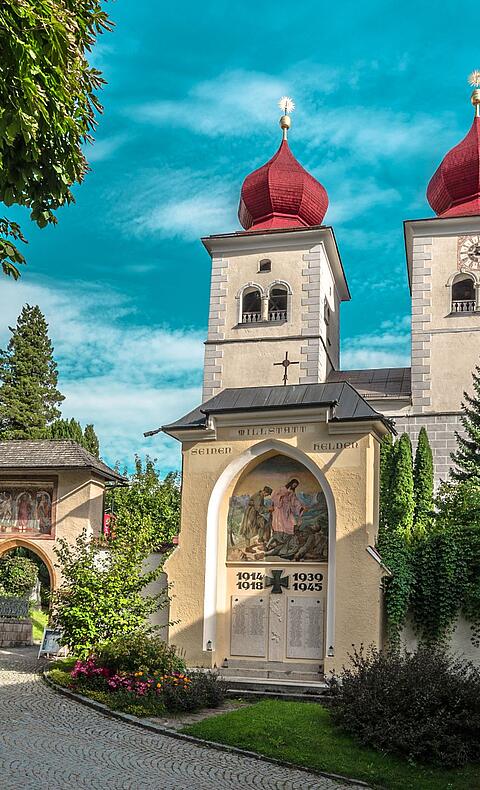 Eingang zur Stiftskirche Millstatt © Attila Szabo