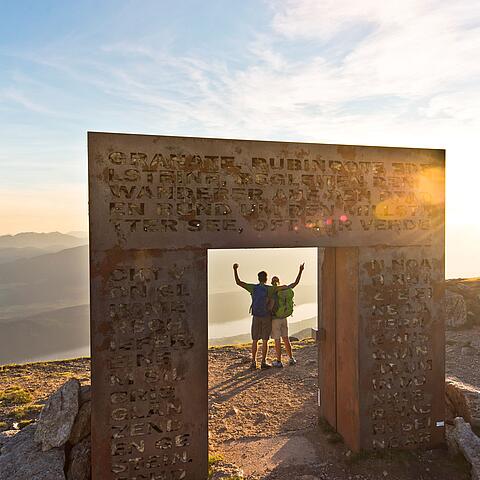 Sonnenaufgang am Granattor, mit leuchtenden Farben und klarer Luft © Franz Gerdl_MBN Tourismus