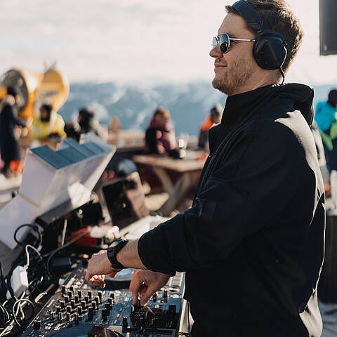 DJ macht Stimmung im Nock In 