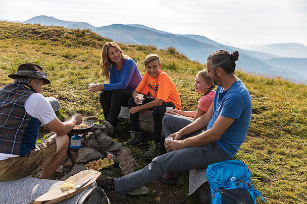 Wandern mit dem Almbutler auf der Turracher Höhe © Simone Attisani_Turracher Höhe
