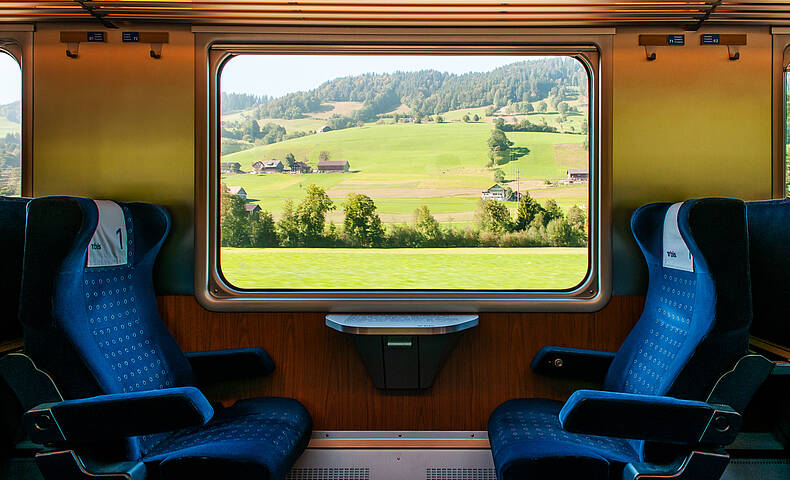 Anreise mit dem Zug © AdobeStock - PixHound