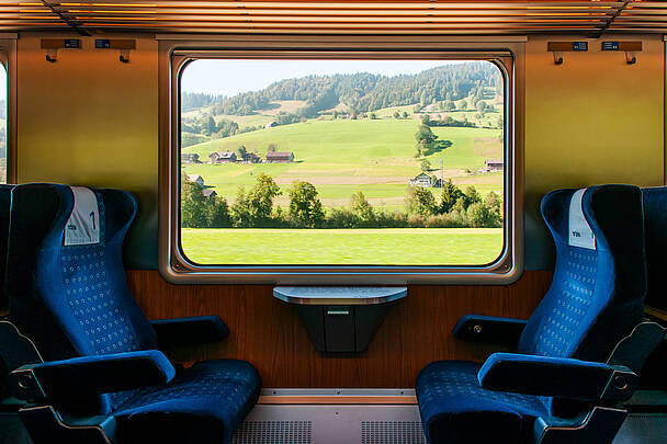 Anreise mit dem Zug © AdobeStock - PixHound