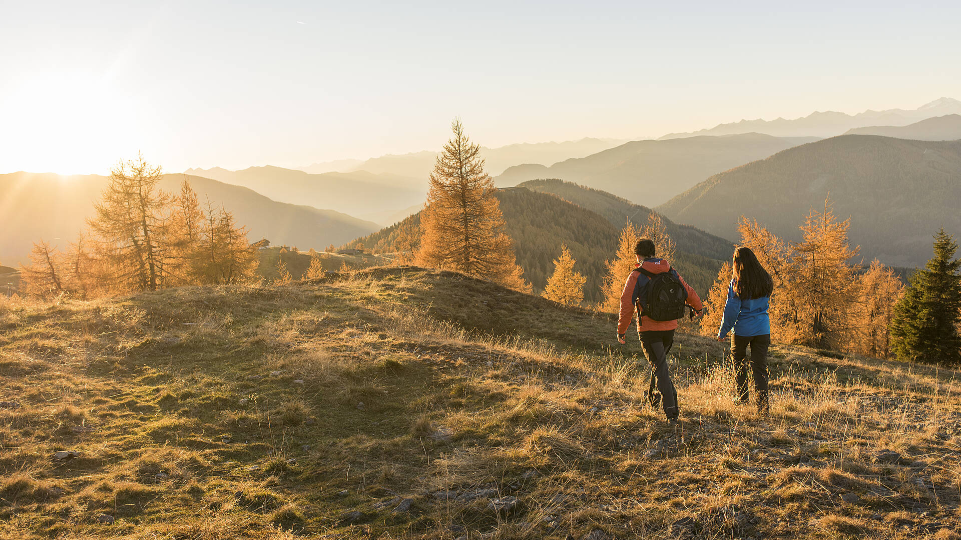Wanderer genießen die frische Bergluft und die weiten Ausblicke in der Region Millstättersee - Nockberge © Franz Gerdl_MBN Tourismus