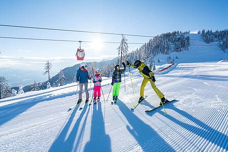 Kinder fahren gratis Ski