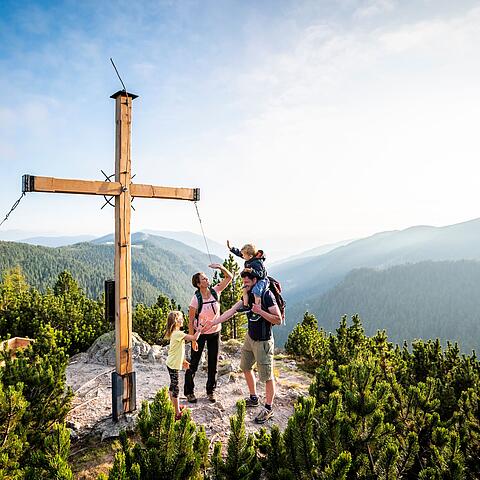 Familienwanderung auf 1. Gipfel, Arkerkopf© Gert Perauer_MBN Tourismus