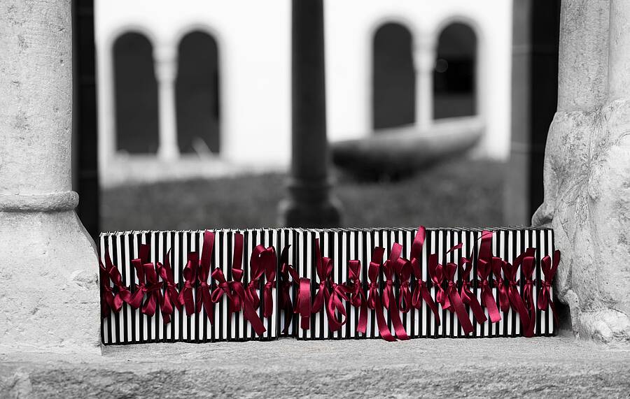 Bücher im Stift Millstatt mit Zitaten vom Weg der Liebe © Selma Sahin_MBN Tourismus