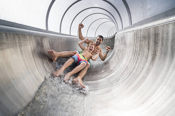Entspannung pur in der Wellness Therme St. Kathrein, mit ihren modernen Einrichtungen und beruhigenden Ambiente © Mathias Prägant_MBN Tourismus