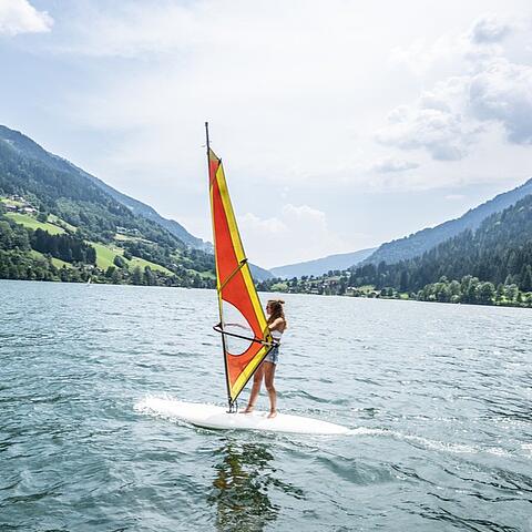 Surfen am beliebten Brennsee © Gert Perauer_MBN Tourismus