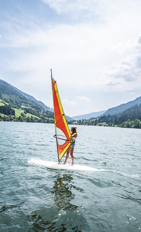 Surfen am beliebten Brennsee © Gert Perauer_MBN Tourismus