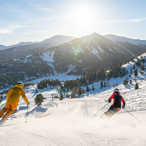 Skifahren bei strahlender Sonne auf der Turracher Höhe © Christoph Rossmann_MBN Tourismus
