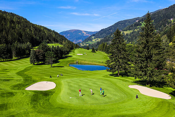 Genuss pur bietet der 18-Loch-Championplatz „Kaiserburg“ in Österreich © Bad Kleinkirchheimer Bergbahnen Arno Gruber sen.