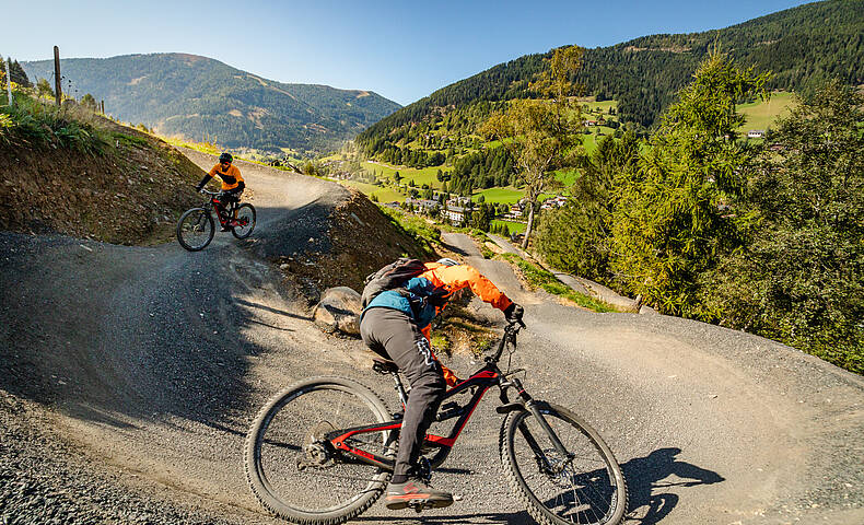 Pures Bikevergnügen mit herrlichem Panorama © Mathias Prägant